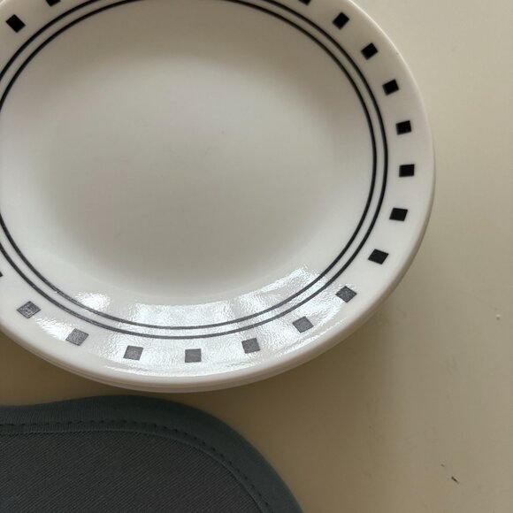 White dish set with navy detaililng - Picture 8 of 8